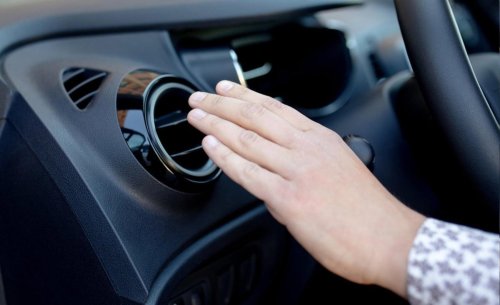 El error que todos cometen con el aire acondicionado del coche (y cómo evitarlo)
