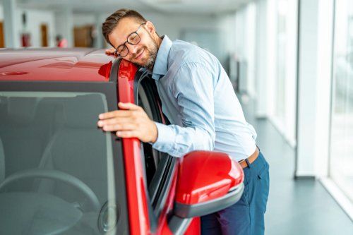 Un estudio detecta que el conductor español frena el gasto en la compra de un coche, pero aumenta su intención de adquirir un eléctrico