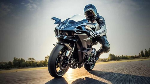 Kawasaki's supercharged engineering: The Ninja H2 and H2R