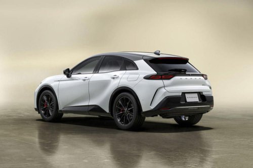 「KINTO FACTORY」が「トヨタ・クラウン」シリーズをカスタマイズできる新アイテムをリリース