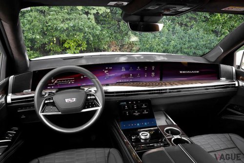 6.2リッターの大排気量に全長5.4mの巨体…“アメ車はデカい”を体現したラグジュアリーSUVの実力とは？ キャデラック新型「エスカレード」は何が進化した？