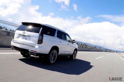 6.2リッターの大排気量に全長5.4mの巨体…“アメ車はデカい”を体現したラグジュアリーSUVの実力とは？ キャデラック新型「エスカレード」は何が進化した？