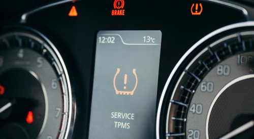 Tu coche emite algo que no ves y puede usarse para seguirte