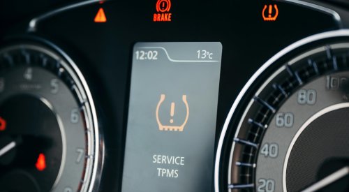 Tu coche emite algo que no ves y puede usarse para seguirte