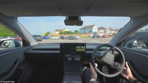 Self-driving car takes on Swindon's Magic Roundabout