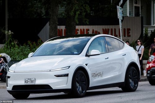 Self-driving car takes on Swindon's Magic Roundabout