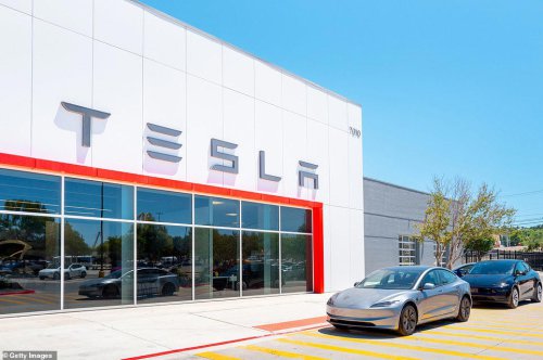 Self-driving car takes on Swindon's Magic Roundabout