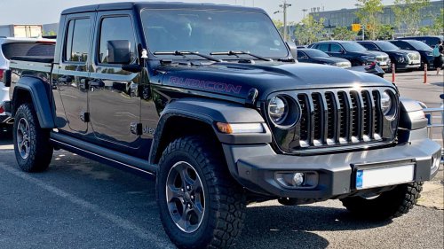 10 Pickup Trucks That Seat 6 People &amp; 10 That Could Never