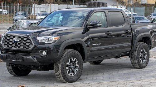 10 Pickup Trucks That Seat 6 People &amp; 10 That Could Never