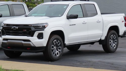 10 Pickup Trucks That Seat 6 People &amp; 10 That Could Never