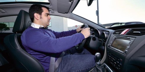 Cómo evitar dolores de espalda si viajas en coche: 10 consejos básicos que no debes pasar por alto