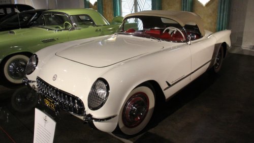 10 vintage cars that were designed to stand out