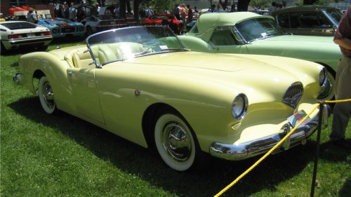 Kaiser’s 1954 Darrin had doors that slid like it was hiding a secret