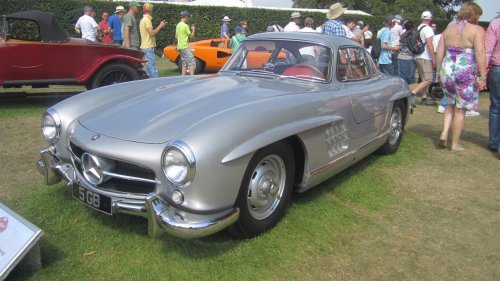 12 classic cars that still look good today