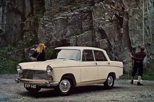 Las fotos publicitarias de coches más extrañas jamás publicadas