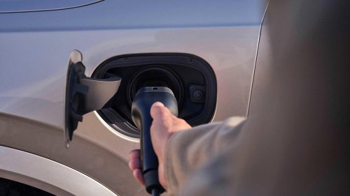 Volvo, Volvo XC90, Honda CR-V Hybrid, SUV, Honda, Honda CR-V, 2022 Volvo XC90 T8 hybrid: Luxury SUV for the price of a new Honda CR-V