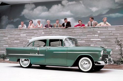 Las fotos publicitarias de coches más extrañas jamás publicadas