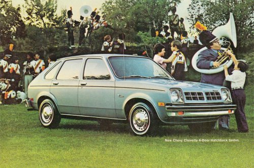 Las fotos publicitarias de coches más extrañas jamás publicadas
