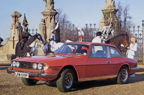 Las fotos publicitarias de coches más extrañas jamás publicadas