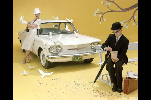 Las fotos publicitarias de coches más extrañas jamás publicadas