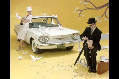 Las fotos publicitarias de coches más extrañas jamás publicadas