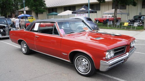 Muscle Cars, 12 muscle cars from the 1960s and early 1970s that made ordinary roads feel exciting