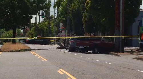 SUV, 1 dead, 4 hurt after SUV drives onto sidewalk, crashes into 3 vehicles in NE Portland