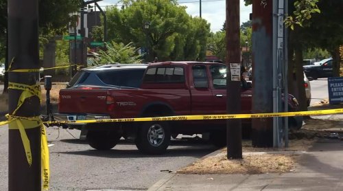 SUV, 1 dead, 4 hurt after SUV drives onto sidewalk, crashes into 3 vehicles in NE Portland