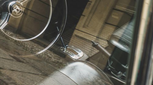 20 Old-School Car Features You Probably Miss