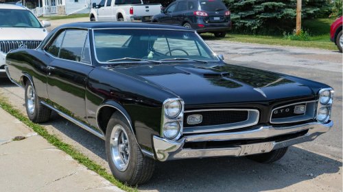 12 classic cars that defined American road culture
