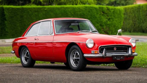 10 Gorgeous Classic Cars From The '60s That Are Now Dirt Cheap