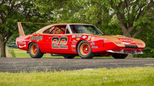 10 Legendary Mopar Muscle Cars Everyone Needs To Know