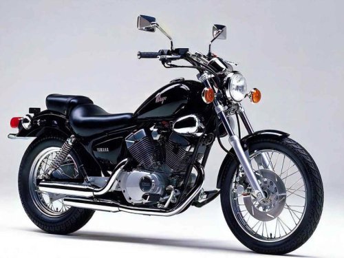 【まだまだ現役！】ヤマハ「Vスター250」誕生から37年！ ビラーゴから続く超ロングセラーの秘密とは？【世界でがんばる!! 日本メーカーの珍車大図鑑 Vol.8】