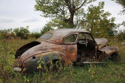 Tesoros encontrados en Ron's Auto Salvage en Allison, Iowa