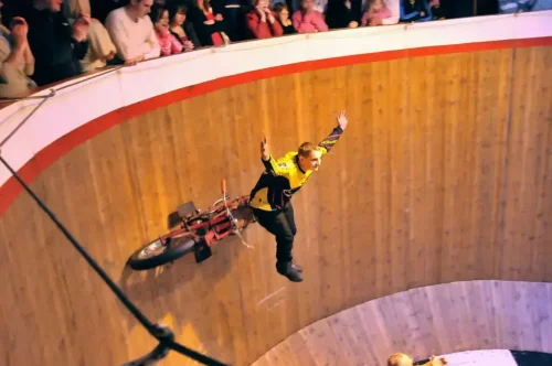 12 Classic Fairground Attractions That Would Be Shut Down Immediately Today