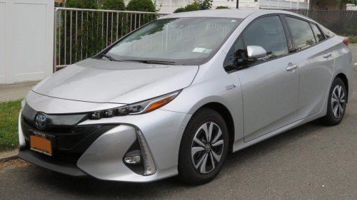 10 Cars That Are Terrible For Night Driving &amp; 10 Amazing Ones