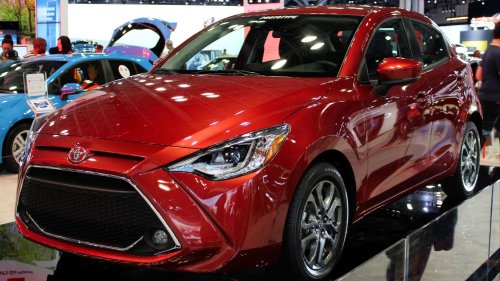 10 Cars That Are Terrible For Night Driving & 10 Amazing Ones