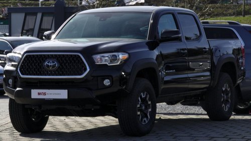 10 Cars That Are Terrible For Night Driving & 10 Amazing Ones