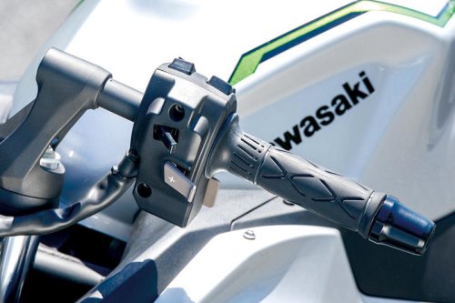 フォルクスワーゲン | レクサス | アキュラ | キャデラック | キア | スズキ | アルファロメオ | オペル | アルピーヌ | アストンマーティン | ベントレー | シボレー | クライスラー | フェラーリ | フォード | ジャガー | ジープ | ランボルギーニ | ランドローバー | ロータス | マクラーレン | プジョー | ルノー | ロールス・ロイス | スマート | シトロエン | フィアット | トヨタ | ヤマハ | マツダ | マセラティ | ブガッティ | ビュイック | ダッジ | クプラ | テスラ | ホンダ | ヒョンデ | インフィニティ | メルセデス・ベンツ | メルセデス | ジェネシス | スバル | ポルシェ | シュコダ | いすゞ | カワサキ「6-SPEED AT（6速オートマチックトランスミッション）」を解説｜多彩なモードに対応する変幻自在の次世代ミッション！