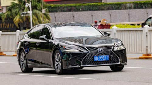 Luxury sedans buyers are still seeking in 2025