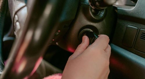 Se insta a los conductores apagar el motor en estas situaciones para ahorrar gasolina y evitar averías en el coche