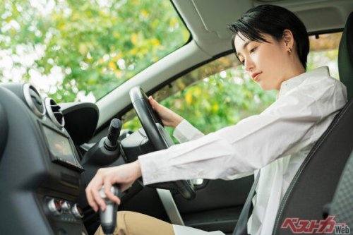 信号待ちでの「Nレンジ」は必要ナシ!! 燃費悪化や事故にも繋がる間違った「N」の使いかた