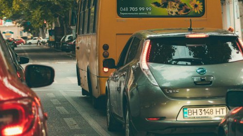 20 Driving Rules No One Follows (But Totally Should)