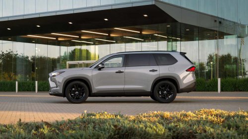 The Japanese three-row hybrid SUV with the highest MPG in 2026