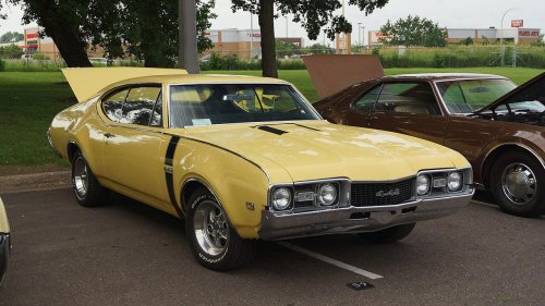 12 muscle cars from the late 1960s that proved power sold everything