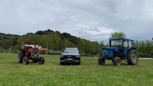 Ángel, agricultor de 81 años con dos tractores Ebro de los 60 y 80, sobre los coches de la marca española: “Se nota que está hecho para durar"