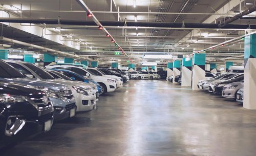 Tu coche puede quedarse fuera del aparcamiento: el nuevo límite que ya aplican algunas ciudades