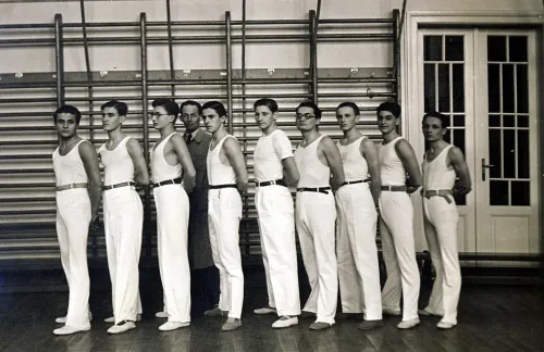 15 Gym Class Activities That Would Never Be Allowed Now