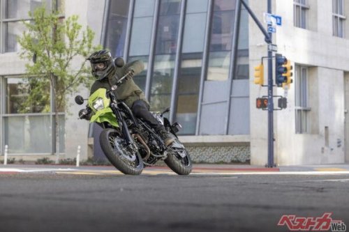 カワサキ「KLX230SM」新色登場！ 都会を駆け抜けるスーパーモトの魅力