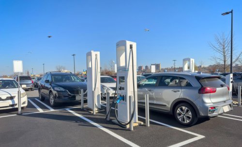 Furia en las redes sociales por lo que hacen en China con los coches eléctricos: es muy difícil de entender